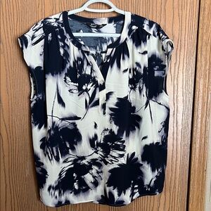 Simply Vera Women's Blue and Cream Sleeveless Top PXL